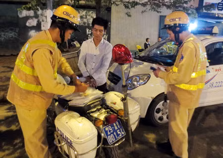 Việc áp dụng nộp phạt tại chỗ đối với một số lỗi vi phạm sẽ tạo điều kiện thuận lợi cho người dân.
