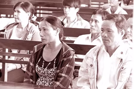 Cha mẹ của bị cáo Nguyễn Thức đau xót trong sự ân hận muộn màng vì đã không quan tâm đúng mực để con trai thành kẻ mang tội giết người.