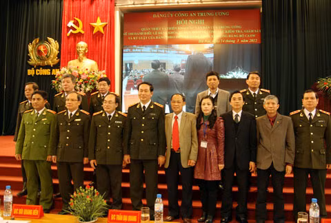 Thượng tướng Trần Đại Quang, Ủy viên Bộ Chính trị, Bộ trưởng Bộ Công an; Trung tướng Bùi Quang Bền, Ủy viên Trung ương Đảng, Thứ trưởng Bộ Công an cùng các đại biểu dự hội nghị. Ảnh: Việt Hưng.