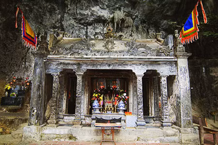 Đền Trần, nơi diễn ra lễ hội Đức thánh Quý Minh Đại Vương, Tràng An.