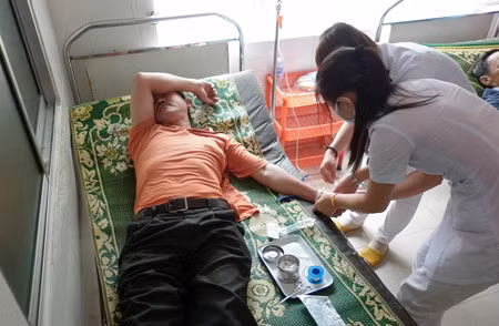 Tài xế Anh nhập viện trong tình trạng đa chấn thương do bị đánh và chấn động não mạnh.
