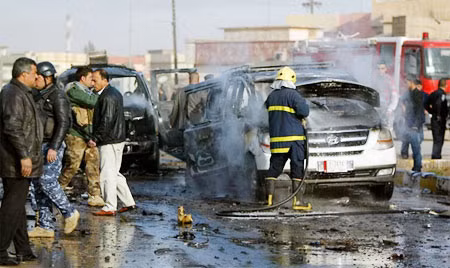 Hiện trường một vụ đánh bom xe ở Iraq.