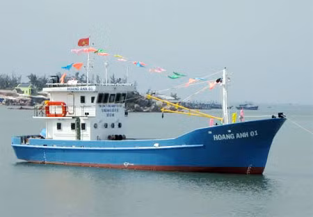 8. Tàu đánh cá bằng vỏ thép Hoàng Anh 01 giúp cho ngư dân Mai Thành Văn tự tin bám biển.