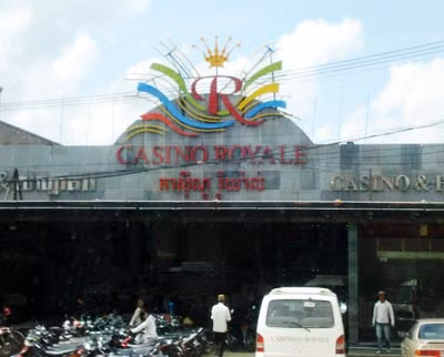 Nghe các “cò” tán tụng, nhiều con bạc hăng hái tham quan các “thiên đường” ảo để rồi lâm cảnh tán gia bại sản.