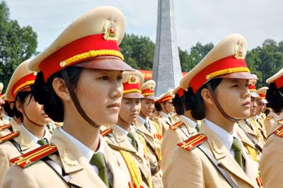 Ngời sáng những gương mặt trang phục Cảnh sát giao thông.