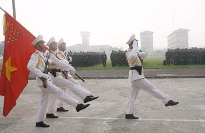 Diễu binh chào mừng.