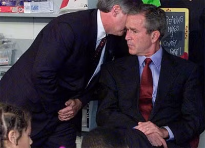Tham mưu trưởng thông báo cho Tổng thống Mỹ lúc đó là George Bush về vụ khủng bố. Bush đang trong chuyến thăm một trường tiểu học ở bang Florida.Tổng thống đòi trở về Washington DC lập tức, nhưng bị cố vấn an ninh quốc gia ngăn lại vì lo ngại cho sự an toàn của ông.