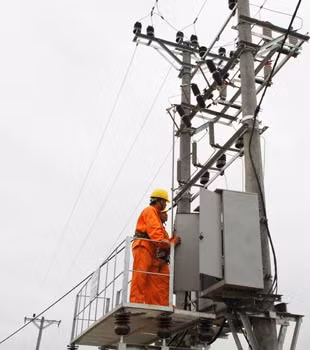 Việc bàn giao lưới điện nông thôn liên tục bị chậm tiến độ.