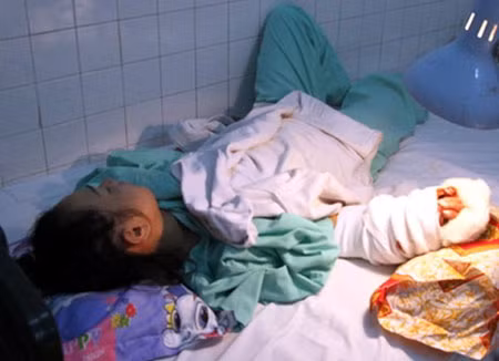 Chị Thúy đang nằm điều trị tại bệnh viện.