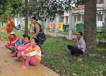 Người nhà nạn nhân bức xúc trước cái chết tức tưởi của 2 mẹ con chị Phượng.