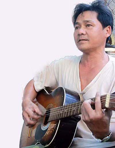 Giây phút hóa “nghệ sĩ đường phố” của anh Mai Xuân Hùng.