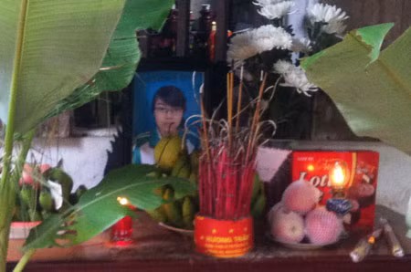 Ban thờ nạn nhân xấu số.