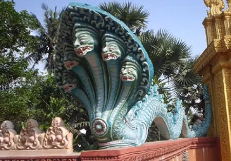 Thần rắn Naga ở Campuchia.