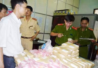 Lực lượng Công an thu giữ một khối lượng lớn ma túy.