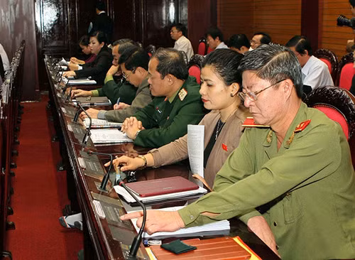 Quốc hội biểu quyết thông qua Nghị quyết.