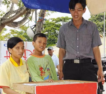 Thanh niên nghèo chuyên lo “cần câu” cho người khuyết tật ảnh 1