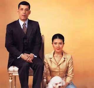 Thái tử Vajiralongkorn và người vợ thứ ba.