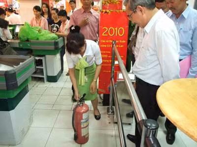 Siêu thị Big C TP HCM: Cháy là... chết! ảnh 1