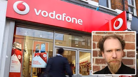 Công ty viễn thông Anh Vodafone và Peter Eckersley, Giám đốc các dự án cho Tổ chức Ranh giới Điện tử. (Ảnh nhỏ).