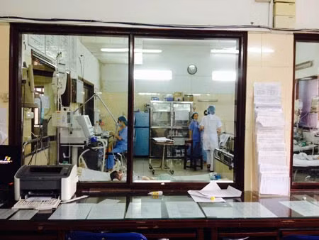 Phòng làm việc của các bác sĩ luôn quan sát được các bé.