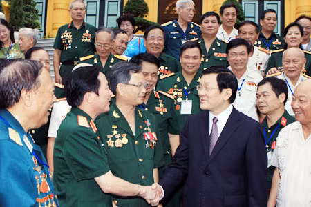 Chủ tich nước Trương Tấn Sang với các đại biểu. Ảnh: TTXVN.