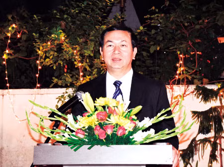 Bộ trưởng Trần Đại Quang nói chuyện với cán bộ, nhân viên Đại sứ quán Việt Nam tại Ấn Độ.