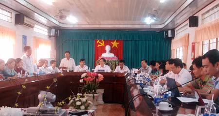Các cơ quan chức năng và báo đài tham dự họp báo.