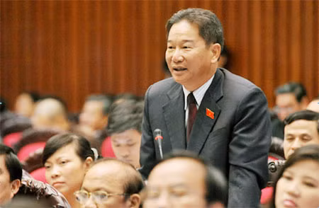 Đại biểu Nguyễn Bá Thuyền nói, "nhiều cán bộ cứ thấy số lạ là không bao giờ nghe".