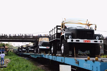 Đoàn tàu đặc biệt HBN-2A đến Đồng Hới vào lúc 12h30’ ngày 10/10.
