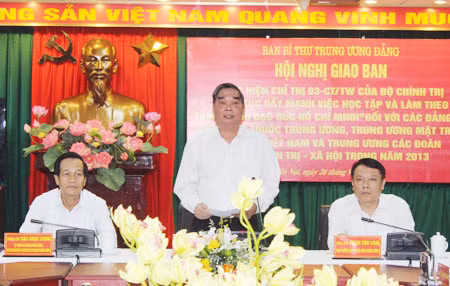 Đồng chí Lê Hồng Anh, Ủy viên Bộ Chính trị, Thường trực Ban Bí thư TW Đảng phát biểu tại hội nghị.