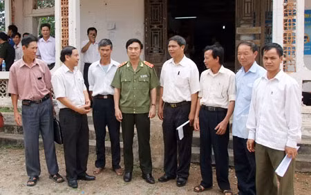 Thượng tướng Đặng Văn Hiếu, Ủy viên TW Đảng, Thứ trưởng Thường trực Bộ Công an, đại biểu Quốc hội khóa XIII tiếp xúc cử tri xã Yên Thọ (Như Thanh, Thanh Hóa).