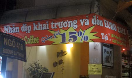 Giảm giá đồ uống là một trong những chiêu để hút khách dịp này.