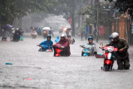 Mưa lớn, Hà Nội còn khoảng 21 điểm úng ngập cục bộ trong nội thành.