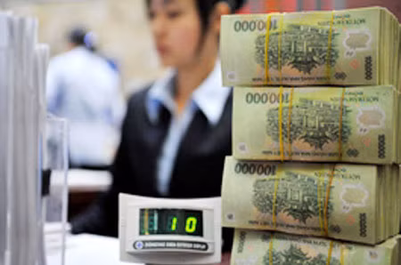 Doanh nghiệp "kêu trời" vì lãi suất vay vốn quá cao và khó tiếp cận vốn ngân hàng. Ảnh minh họa.