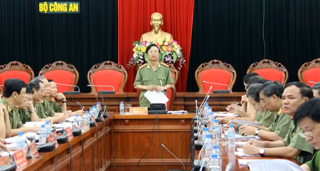 Thượng tướng Đặng Văn Hiếu, Ủy viên Trung ương Đảng, Thứ trưởng Thường trực Bộ Công an phát biểu tại buổi làm việc.