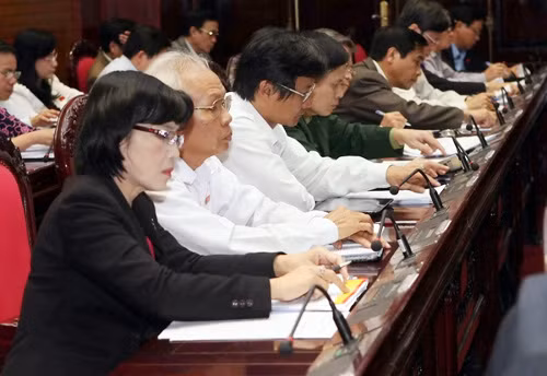 Quốc hội biểu quyết thông qua Hiến pháp 1992 sửa đổi.