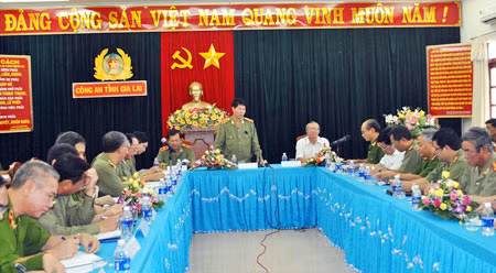 Thượng tướng Bùi Văn Nam, Ủy viên TW Đảng, Thứ trưởng Bộ Công an phát biểu chỉ đạo tại buổi làm việc.
