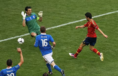 Bàn gỡ hòa 1 – 1 của Fabregas sau một loạt những đường chuyền mê hoặc.
