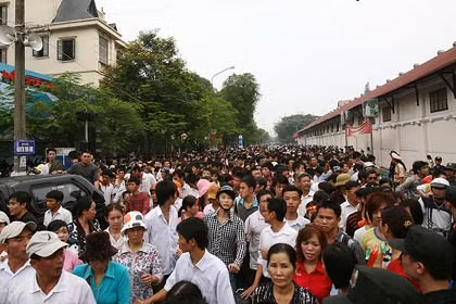 Chen nhau ở phố Nguyễn Thái Học.