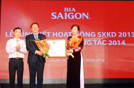 Tổng Công ty CP Bia - Rượu - NGK Sài Gòn nhận Bằng khen của Thủ tướng Chính phủ.