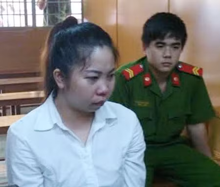 Ngô Thị Hồng Thắm trong phiên tòa.