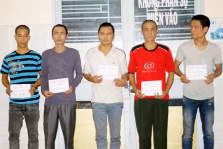 Các đối tượng tại cơ quan Công an.