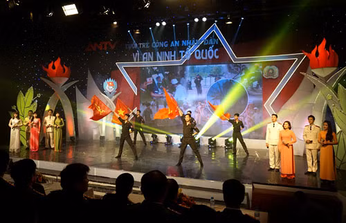 Giao lưu nghệ thuật “Tuổi trẻ Công an - Vì an ninh tổ quốc” ảnh 2