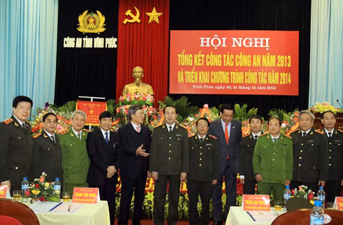 Đại tướng Trần Đại Quang, Ủy viên Bộ Chính trị, Bộ trưởng Bộ Công an với các đại biểu dự Hội nghị.