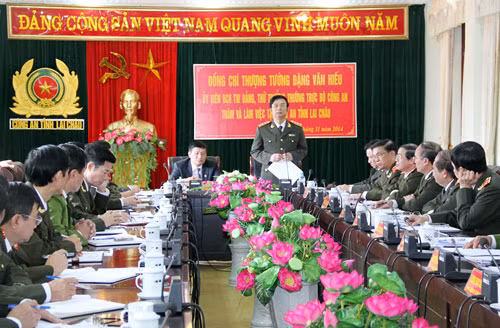 Thứ trưởng Thường trực Đặng Văn Hiếu phát biểu chỉ đạo tại buổi làm việc.