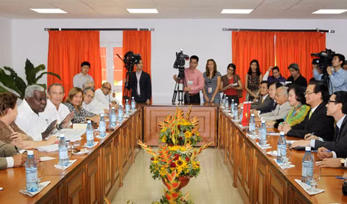 Thủ tướng Nguyễn Tấn Dũng gặp Chủ tịch Quốc hội Cuba Esteban Lazo Hermandez. Ảnh: TTXVN