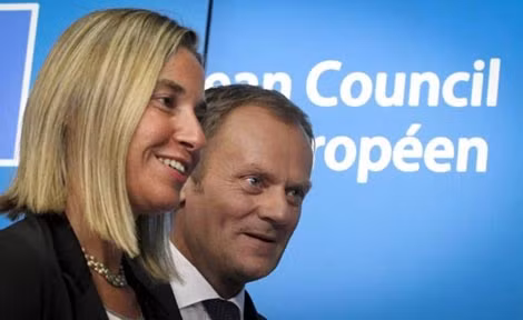 Tân Cao ủy EU về Đối ngoại và An ninh F. Mogherini, xuất hiện cùng tân Chủ tịch Hội đồng châu Âu Donald Tusk trong cuộc họp báo đầu tiên tại trụ sở EU.