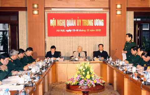 Tổng Bí thư Nguyễn Phú Trọng, Bí thư Quân ủy Trung ương cùng các đồng chí lãnh đạo Đảng, Nhà nước tại Hội nghị. Ảnh: TTXVN.