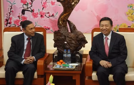 Trung tướng Tô Lâm, Thứ trưởng Bộ Công an Việt Nam và ngài Đại sứ Ấn Độ Ranjit Rae tại buổi tiếp.