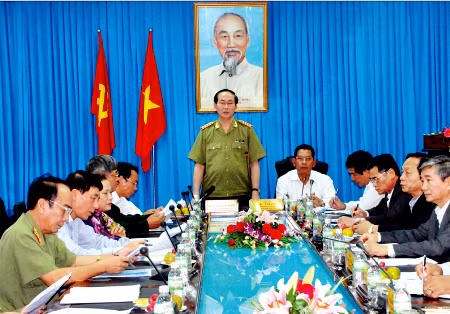 Đại tướng Trần Đại Quang, Ủy viên Bộ Chính trị, Bộ trưởng Bộ Công an, phát biểu tại buổi làm việc với Tỉnh ủy tỉnh Đắk Lắk.